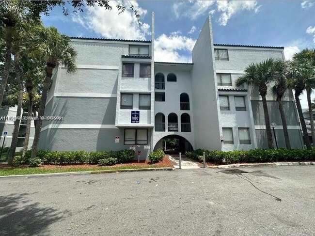 Building Photo - 1880 N Congress Ave