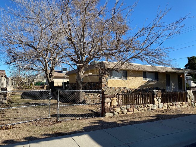 Building Photo - SINGLE FAMILY HOME WITH RV PARKING