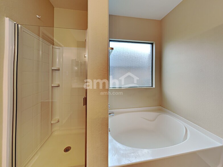 Building Photo - 1100 Oakbrook St