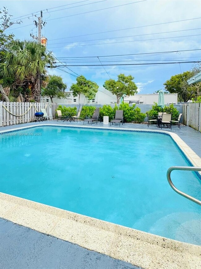 Building Photo - 120 NE 9th Ave