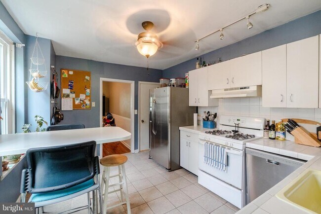 Building Photo - 456 Lyceum Ave