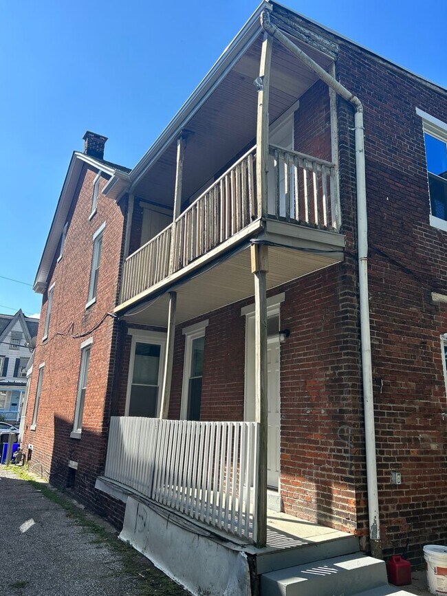 Building Photo - 437 S 14th St