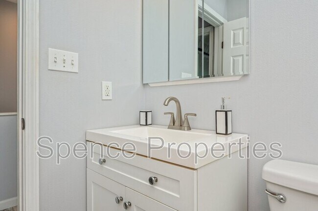Building Photo - 710 Legion Dr
