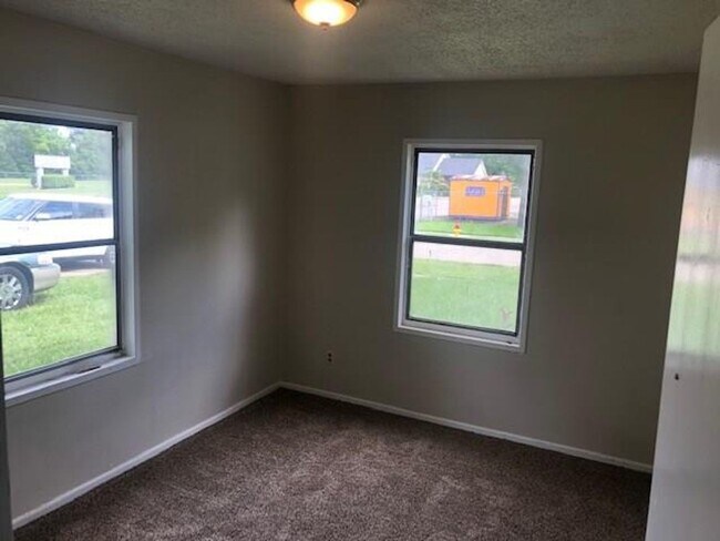 Building Photo - Remodeled Sunset Acres Home