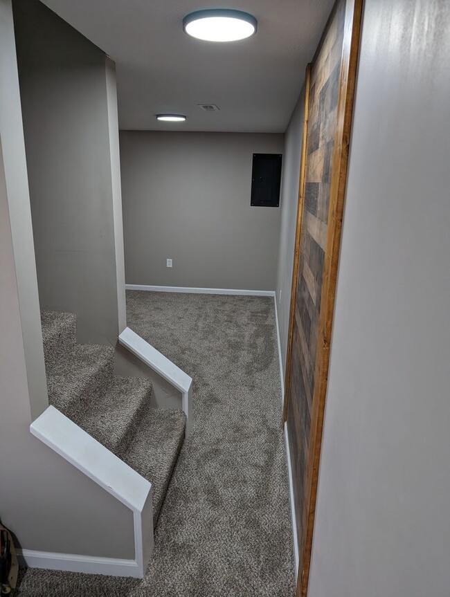 Building Photo - ***Brand New Updated 4 Bedroom House****