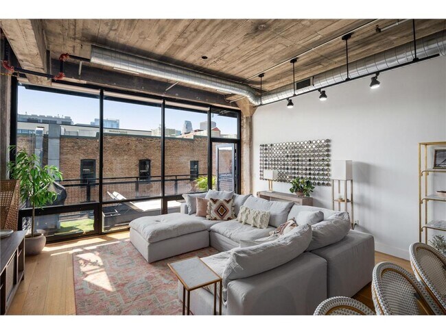 Building Photo - 618 N Washington Ave