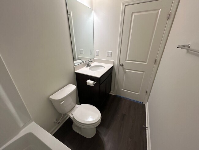 Building Photo - 3 Bedroom | 2.5 Bathroom End Unit Raleigh ...