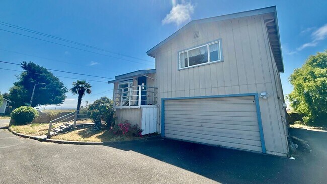 Building Photo - Spacious 3BD/2.5B Arcata home boasts farml...