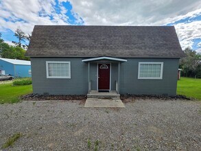 Building Photo - Beautifully Home in the Valley