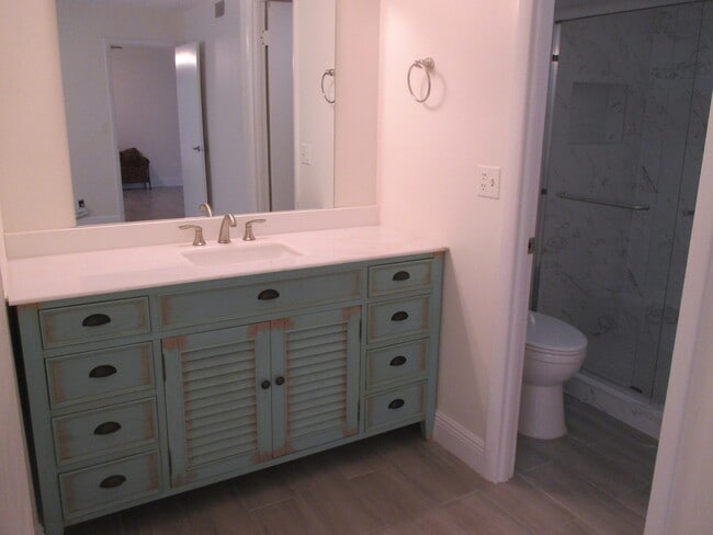 Building Photo - 106 Lake Dora Dr