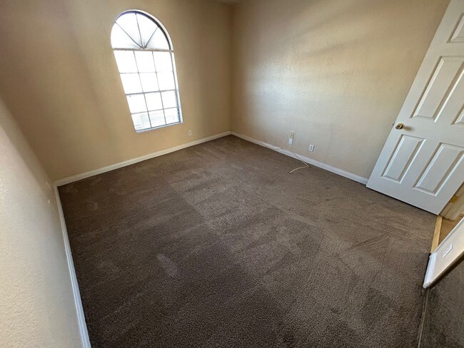 Building Photo - *** NEW YEAR WINTER WELOME DEAL!! $500 OFF FIRST MONTHS RENT IF MOVED IN 2 WEEKS!!***  CHARMING E...