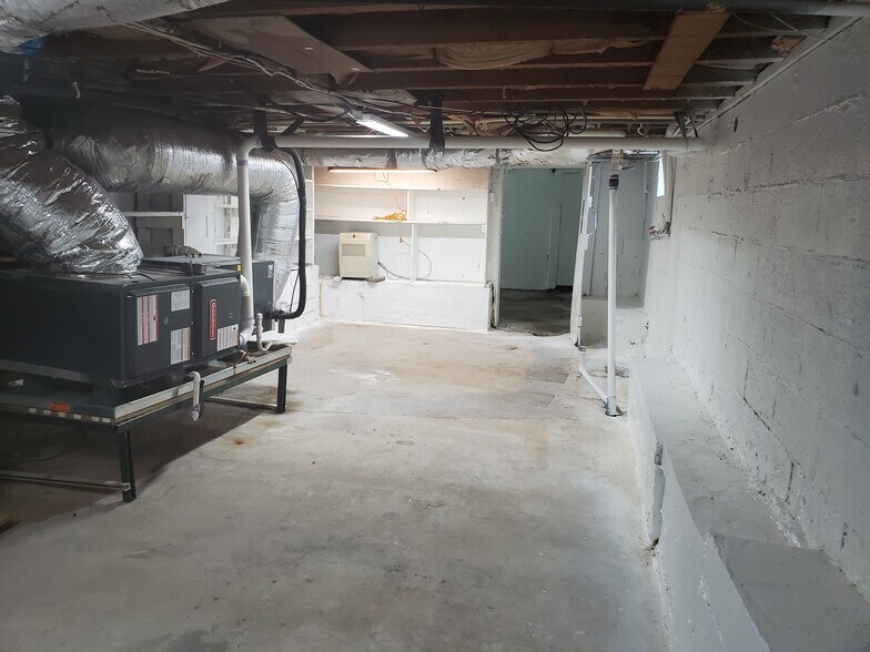 Nice central gas heater in basement, also has A\C - 358 E Lincoln Rd