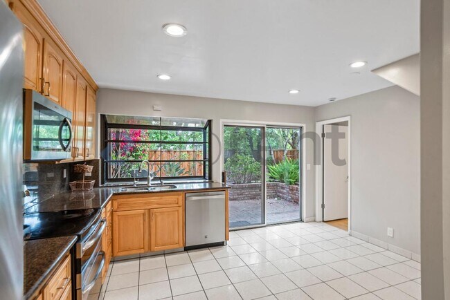 Building Photo - 502 Pine Wood Ln