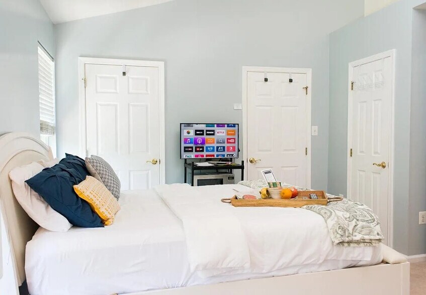 Building Photo - 3911 Elbert Ave