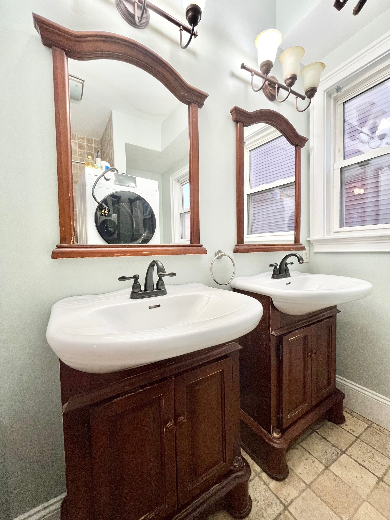 Building Photo - 180 Hillside St