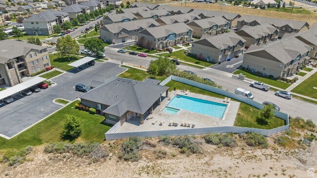 Building Photo - Updated Eagle Mountain Condo