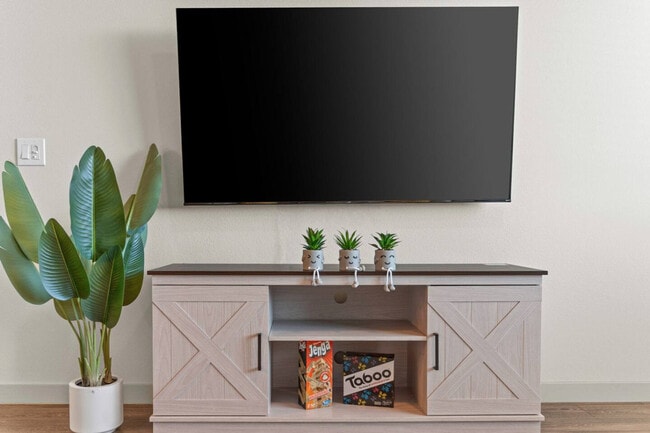 Building Photo - 711 W Broadway Rd