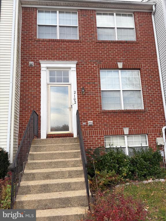 Building Photo - 2102 Racquet Pl