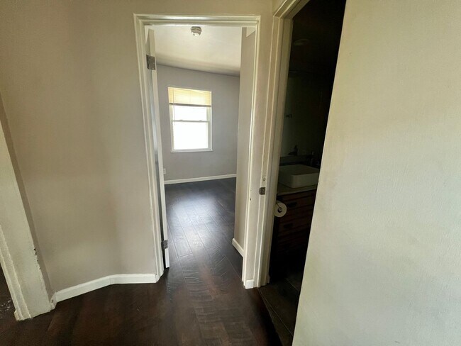 Building Photo - 146 Maplewood Ave