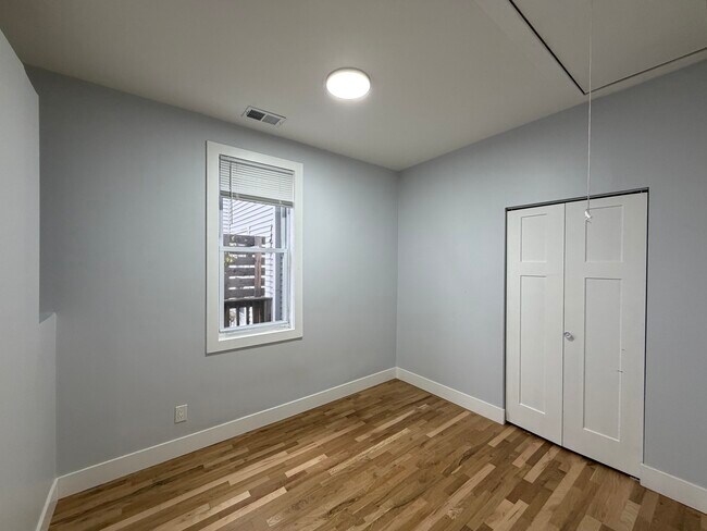 Building Photo - 1626 N Washtenaw Ave