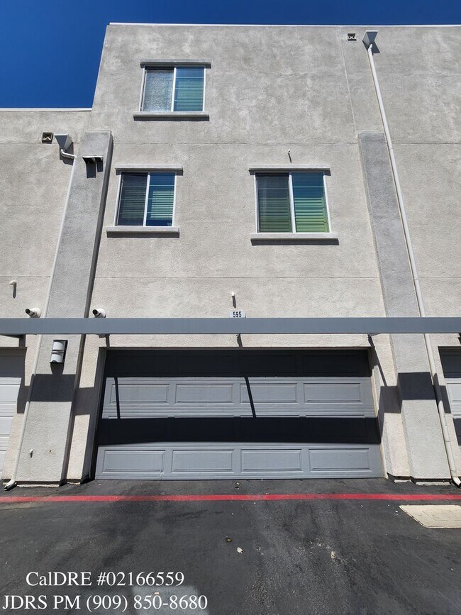 Building Photo - Upland 3 Bedroom Condo