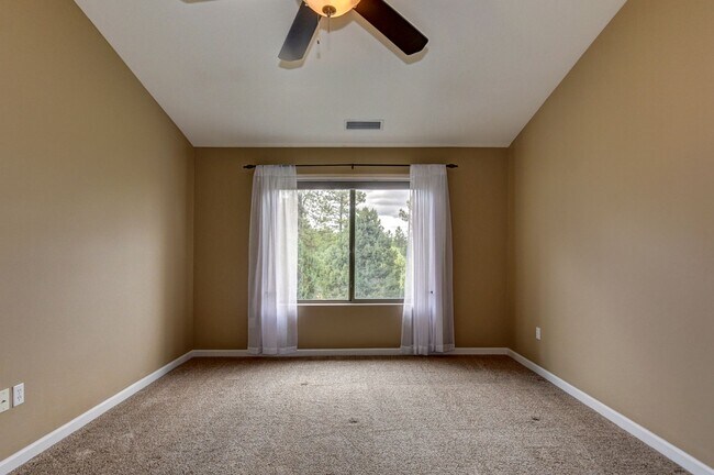 Building Photo - Beautiful 3 Bed, 2 Bath Condo on the Hassaympa Golf Course!