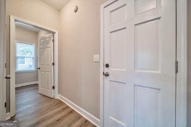 Building Photo - 2011 Town Lake Hills W