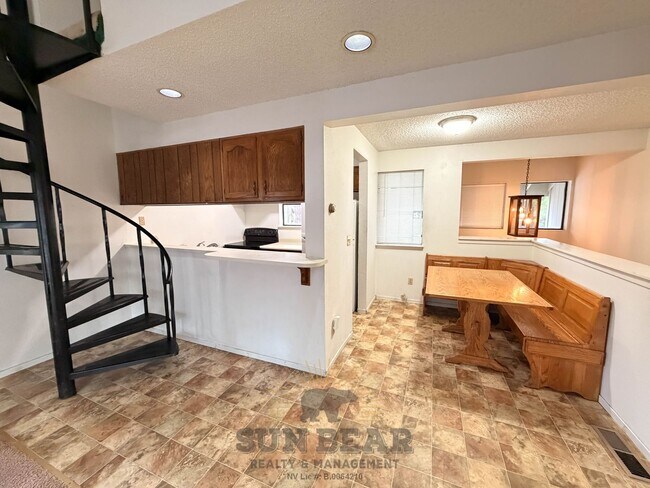 Building Photo - 3 Bedroom, 2.5 bath condo - Central Incline!  Being Painted!