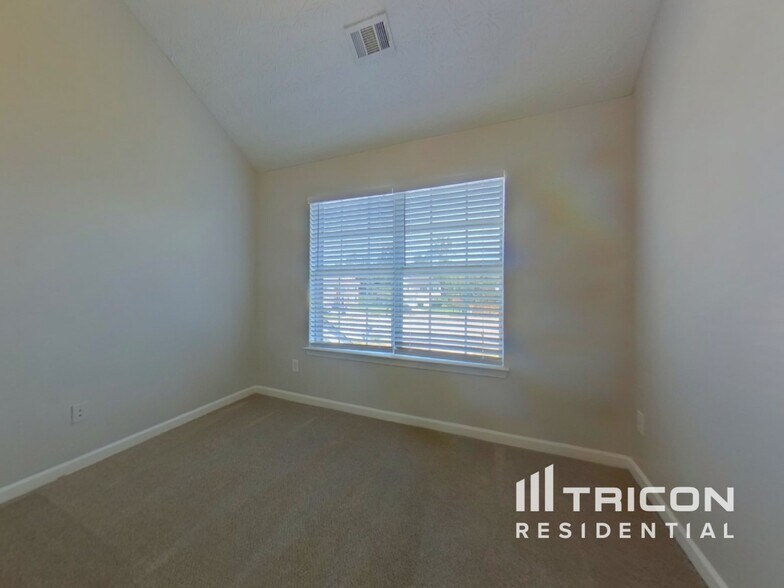 Building Photo - 1005 Ulster Ct