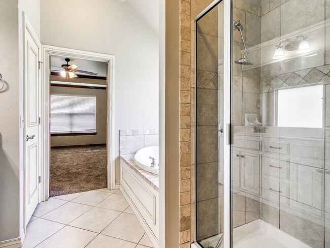 Building Photo - 15609 Traditions Dr