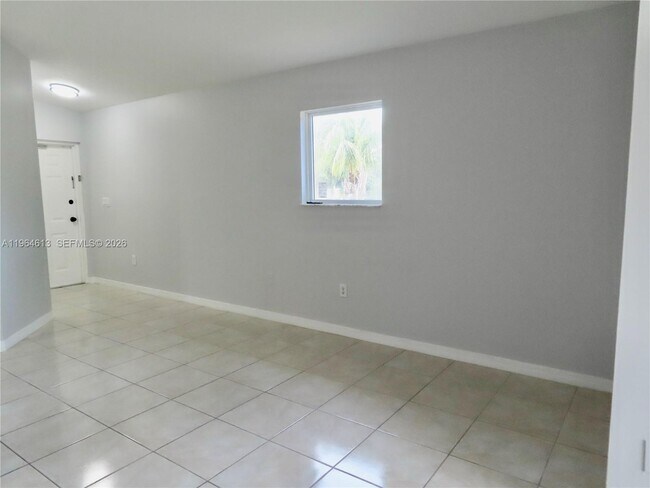 Building Photo - 3398 NE 9th Dr