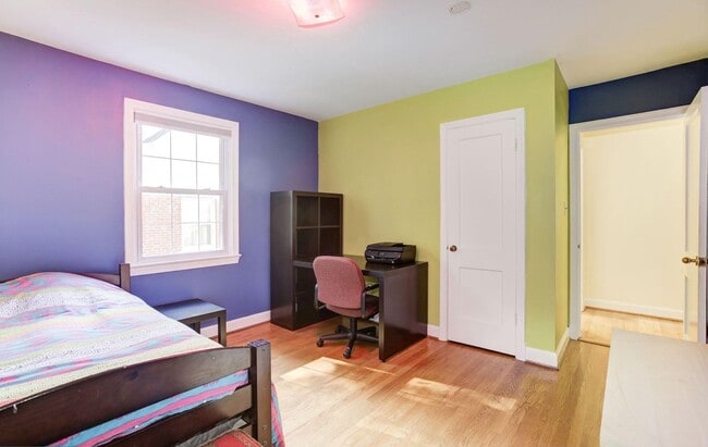 Building Photo - Absolutely Gorgeous Rambler in Great Location!