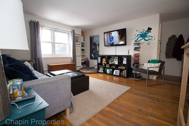 Building Photo - 2Br/1Bth, Great location, quiet area, Laundry in building