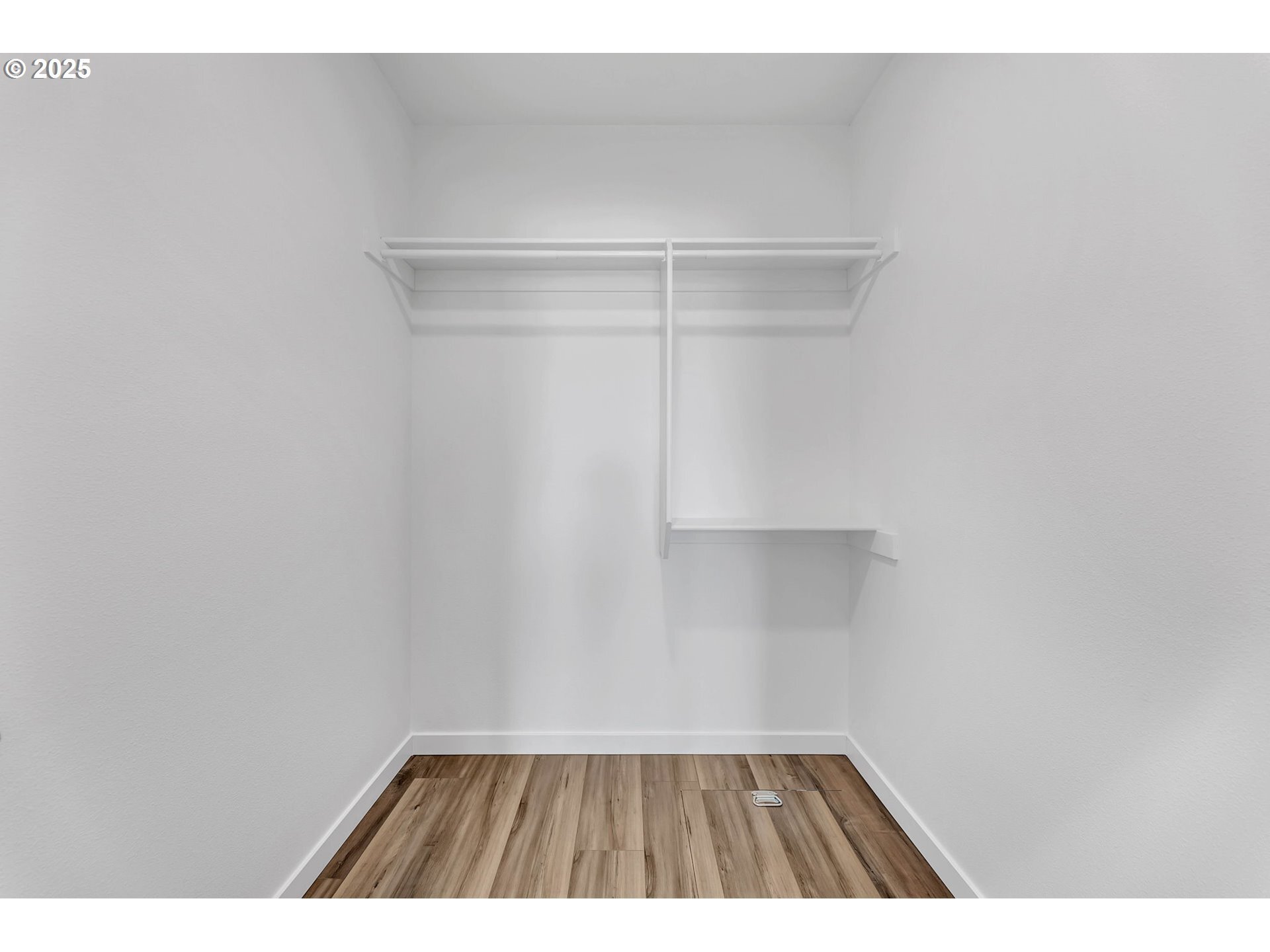 Building Photo - 6107 NE 45th Ct