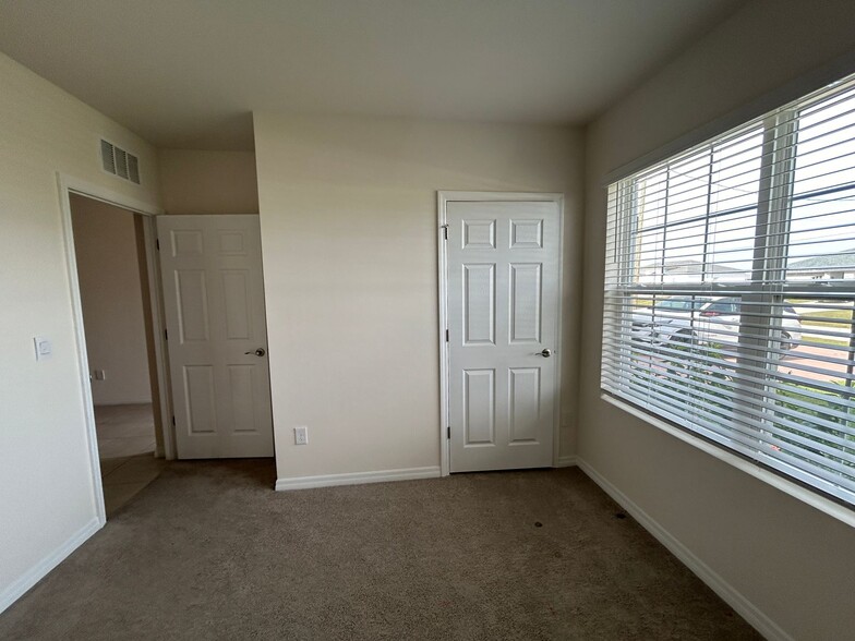 Building Photo - 4/2 Newer construction Available June 22nd