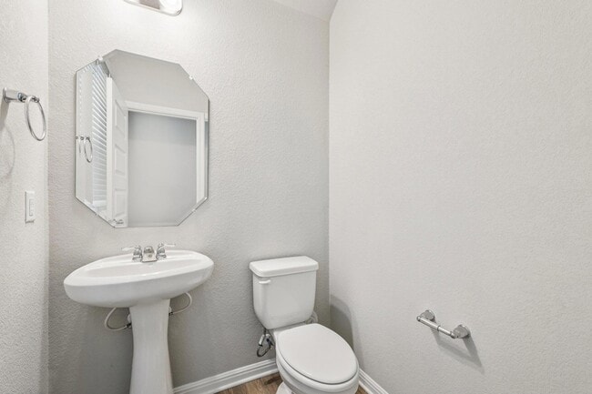 Building Photo - 1737 Fountain Bridge Dr