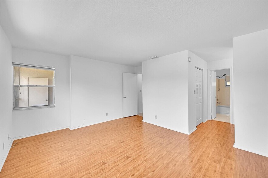 Building Photo - 9186 NW 40th St