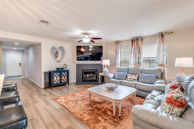 Building Photo - 301 Rummel Dr