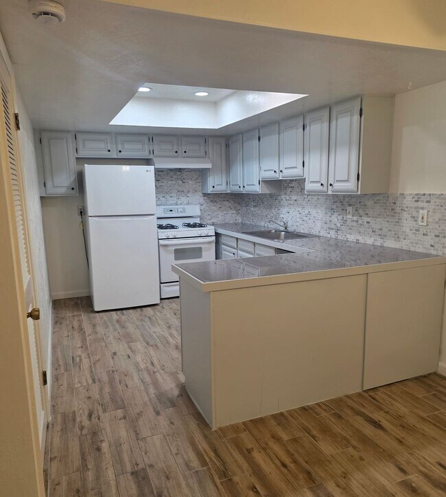 Building Photo - Amazing condo next to the Truckee River!