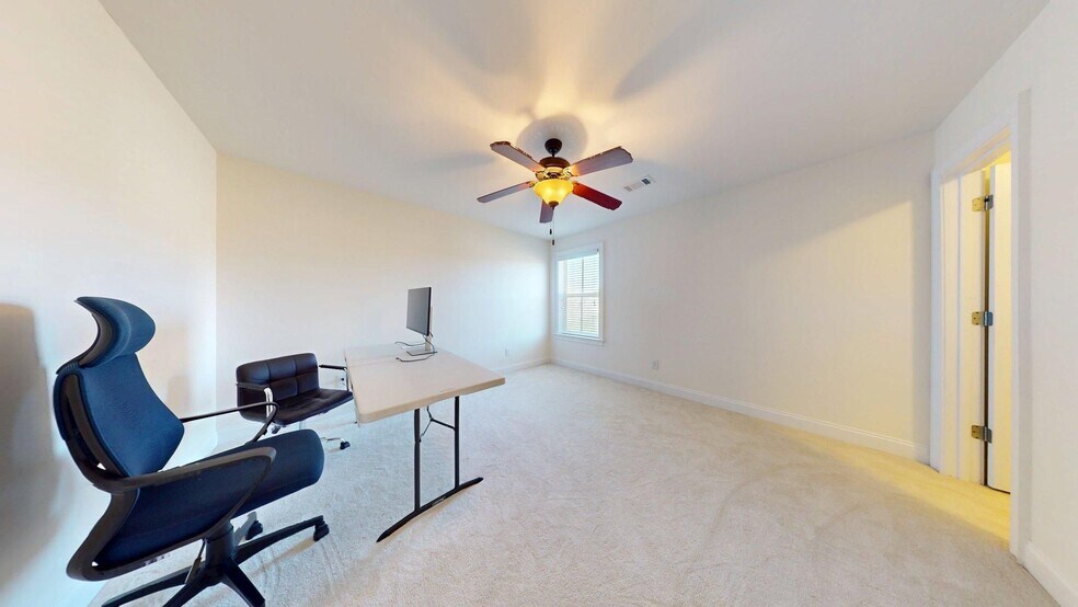 Building Photo - Spacious 4 Bedroom in Cypress Point at the AU Club