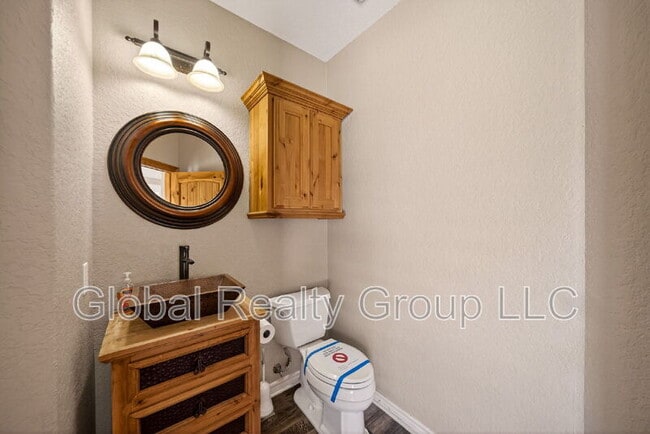 Building Photo - 7033 Robin Hood Way