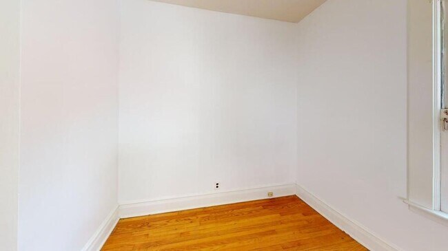 Building Photo - 717 Dewey-717DEW