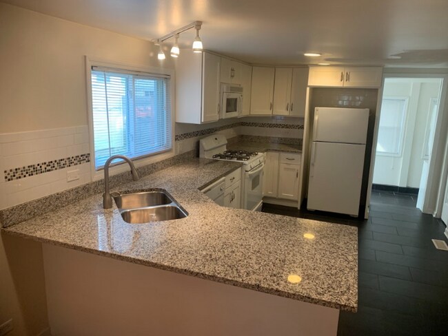 Building Photo - 4714 N Springfield Ave