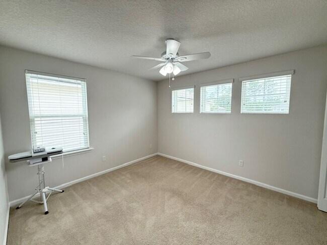 Building Photo - Beautiful home available for rent in the d...