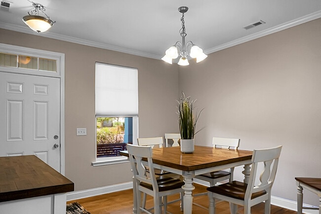 Building Photo - 1519 Thoroughbred Blvd