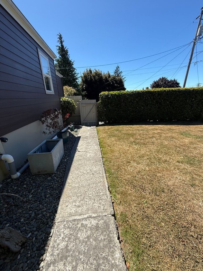 Building Photo - Newly Remodeled 3 Bed/2 Bath in North Bend
