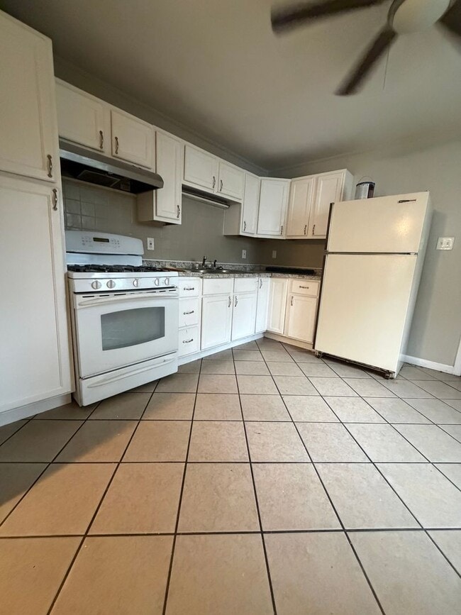 Building Photo - Section 8 approved 3 bedroom 1 bath home for rent