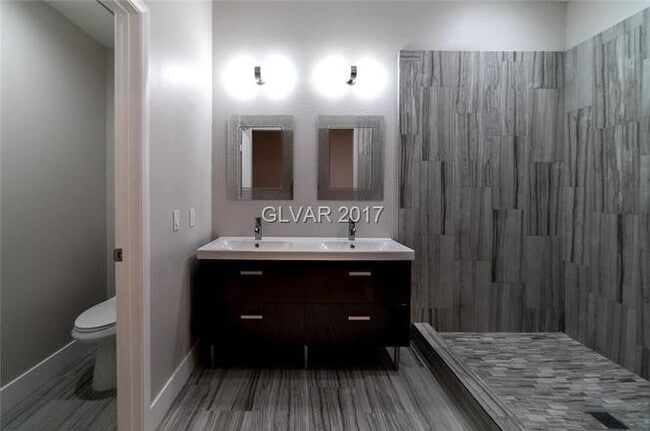 Building Photo - Upgraded Condo