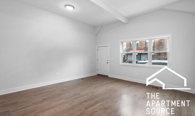 Building Photo - 2421 N Clybourn Ave