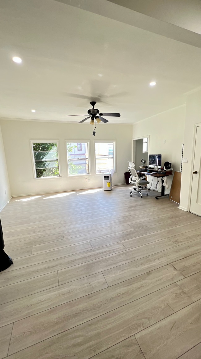 Building Photo - 207 Columbia Pl